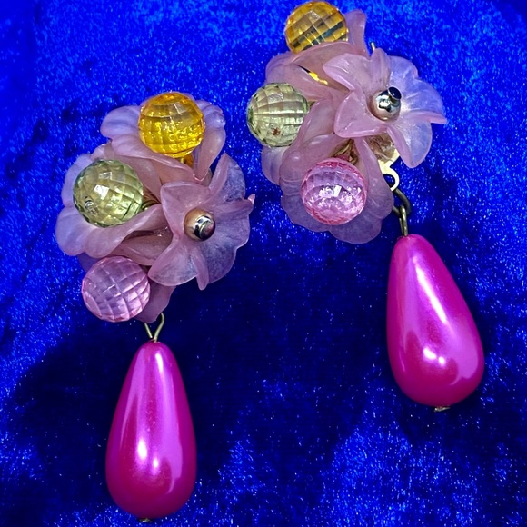 🔴Fashion Earrings $5 OR 3 🔴 for $12 - Picture 3 of 5